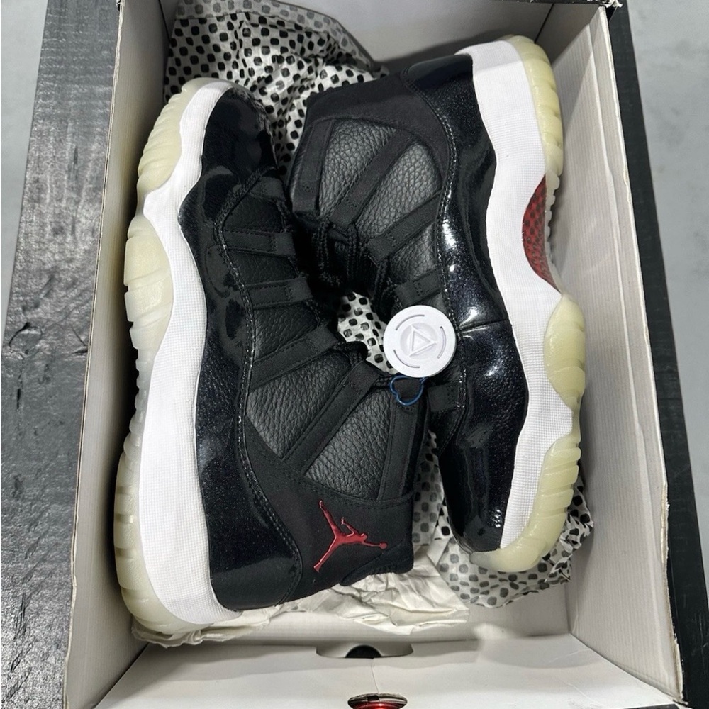 Size 9 - Jordan 11 Retro 72-10 2015